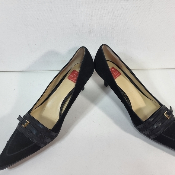 Oscar de la Renta Pointed Toe Low Heels - Picture 5 of 8